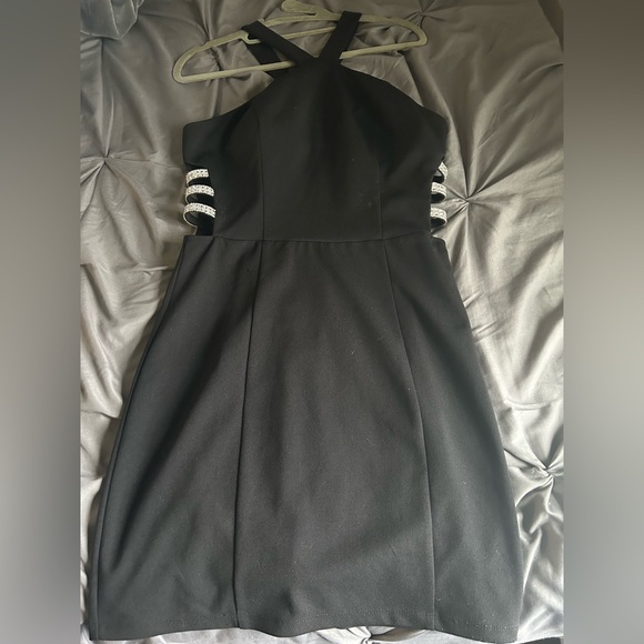 Speechless Dresses & Skirts - Black Speachless dress with open side.